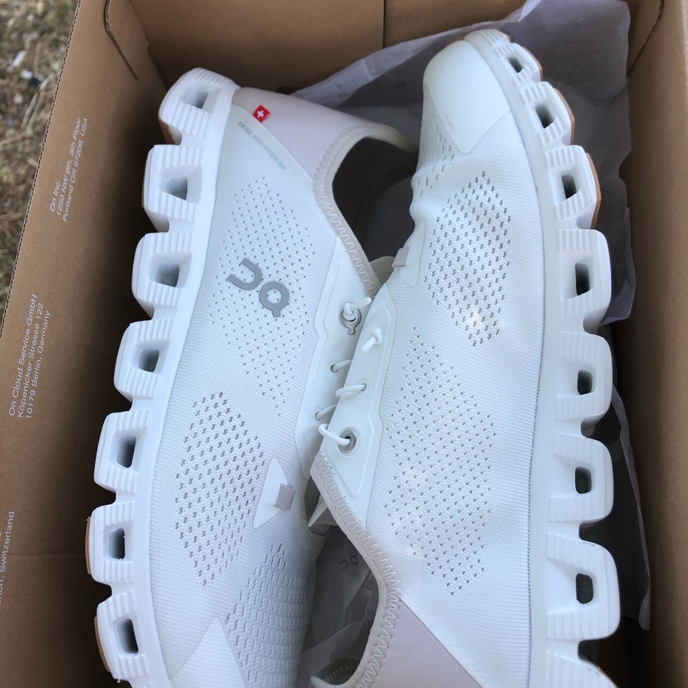 Cloud 5 coast size 13 men brand new in box